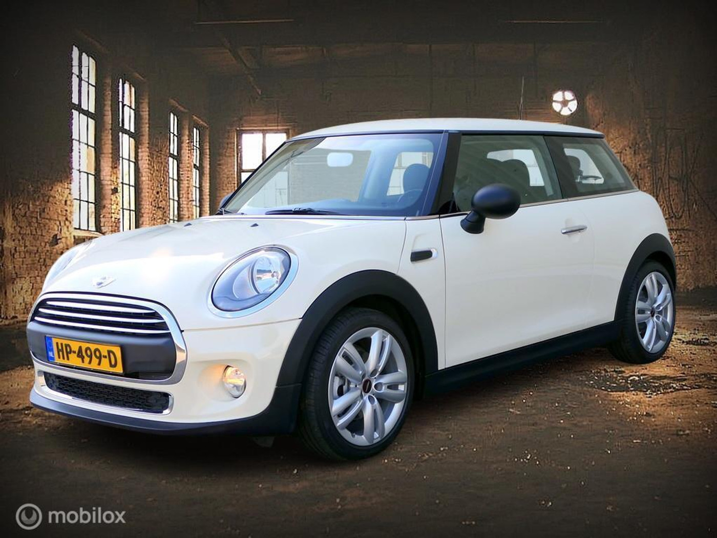 Mini One 1.2 One Business - navi - 17 inch JCW - NL auto - dealer onderhouden 2015 - voorkant