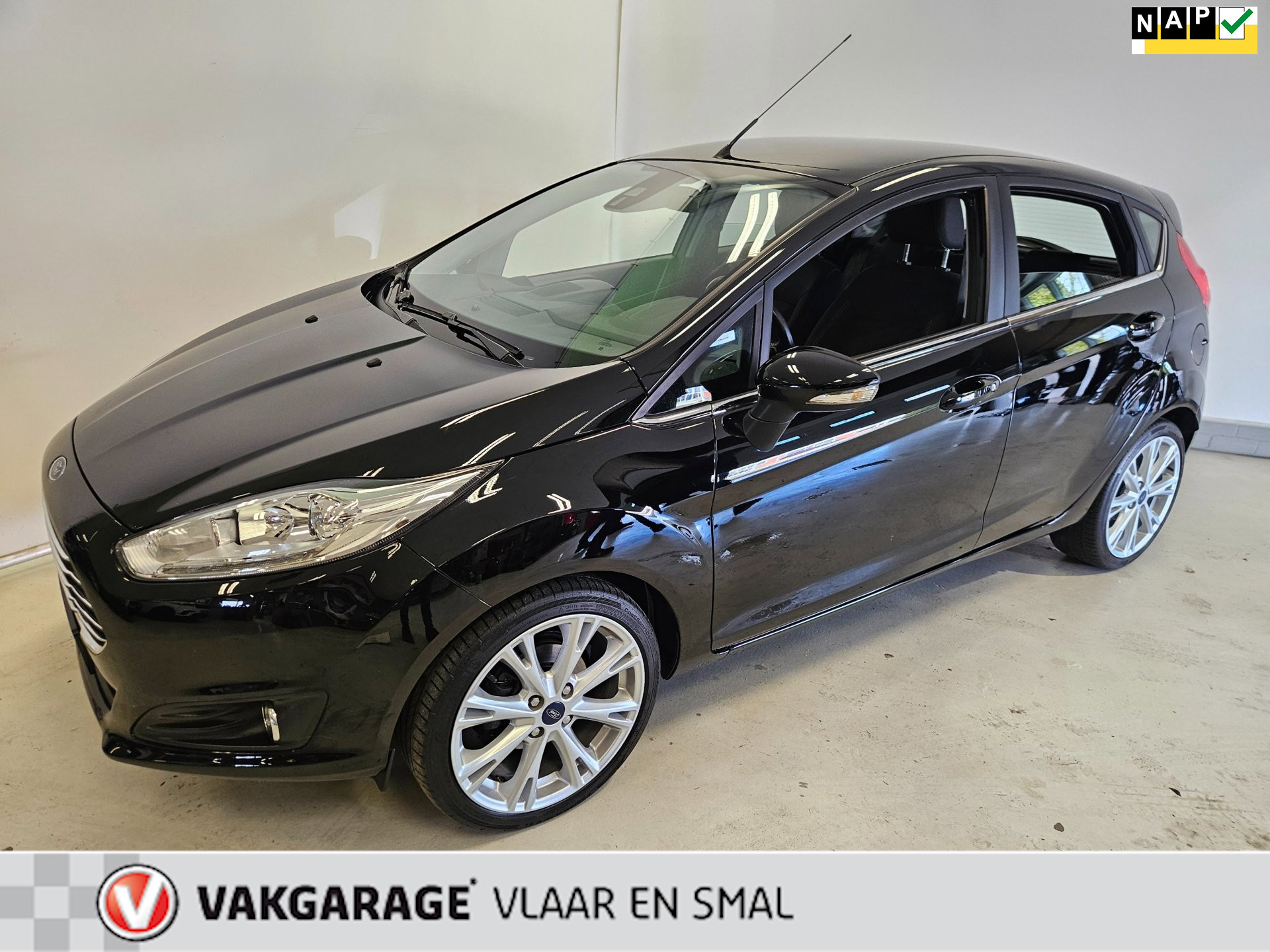 Ford Fiesta 1.0 EcoBoost Titanium 1e eigenaar lichtmetalen velgen Navigatie-bleutooth-Parkeersensoren. 2016 - voorkant