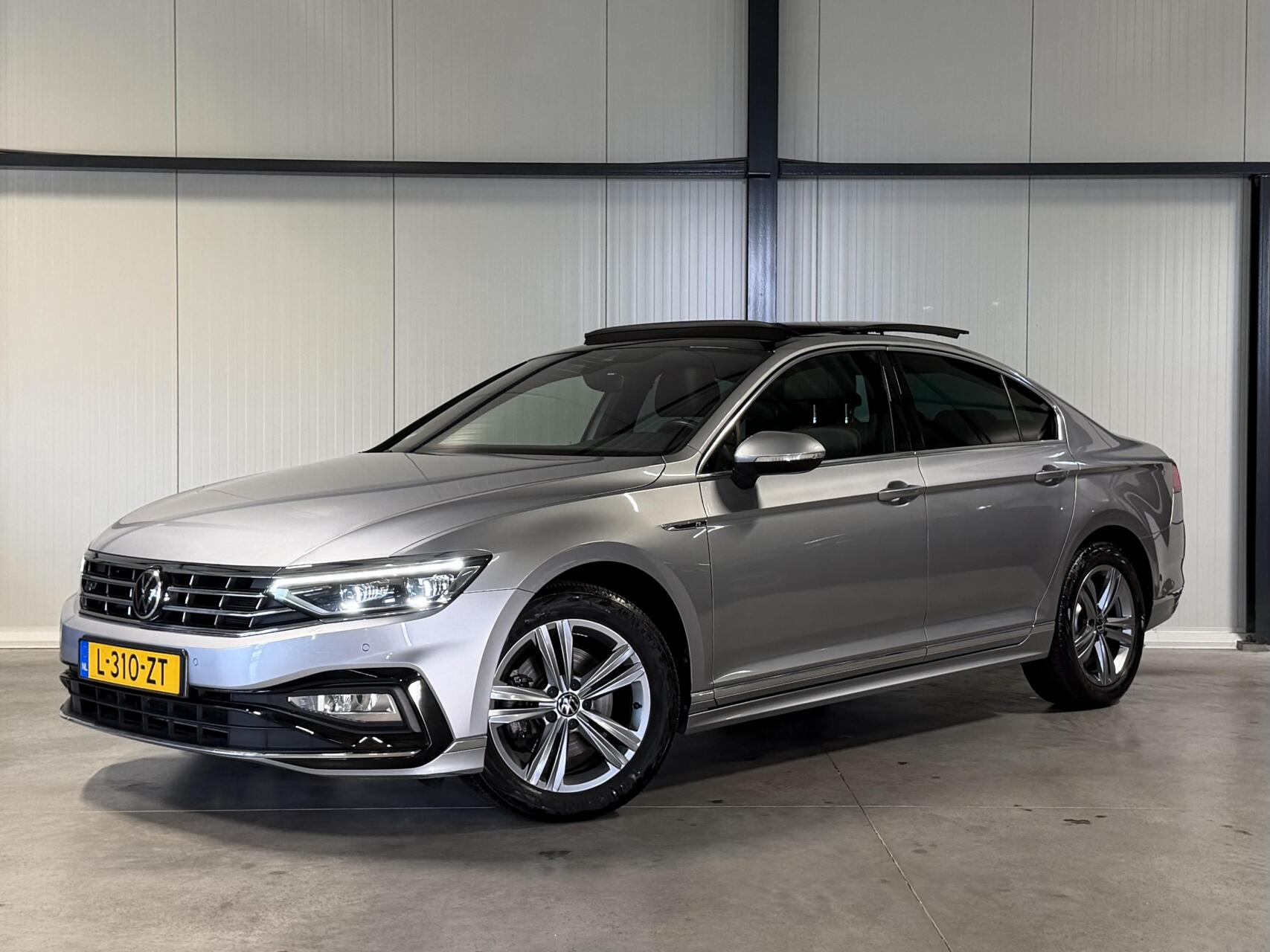 Volkswagen Passat 1.5 TSI R-Line Business + Pano Virtual H&K 2021 - voorkant