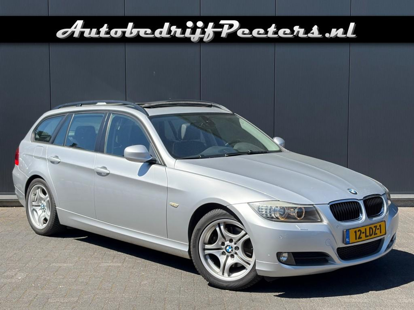 BMW 3er Reihe Touring 320i Aut. Pano Leder Navi Xenon Cruise PDC 2009 - voorkant