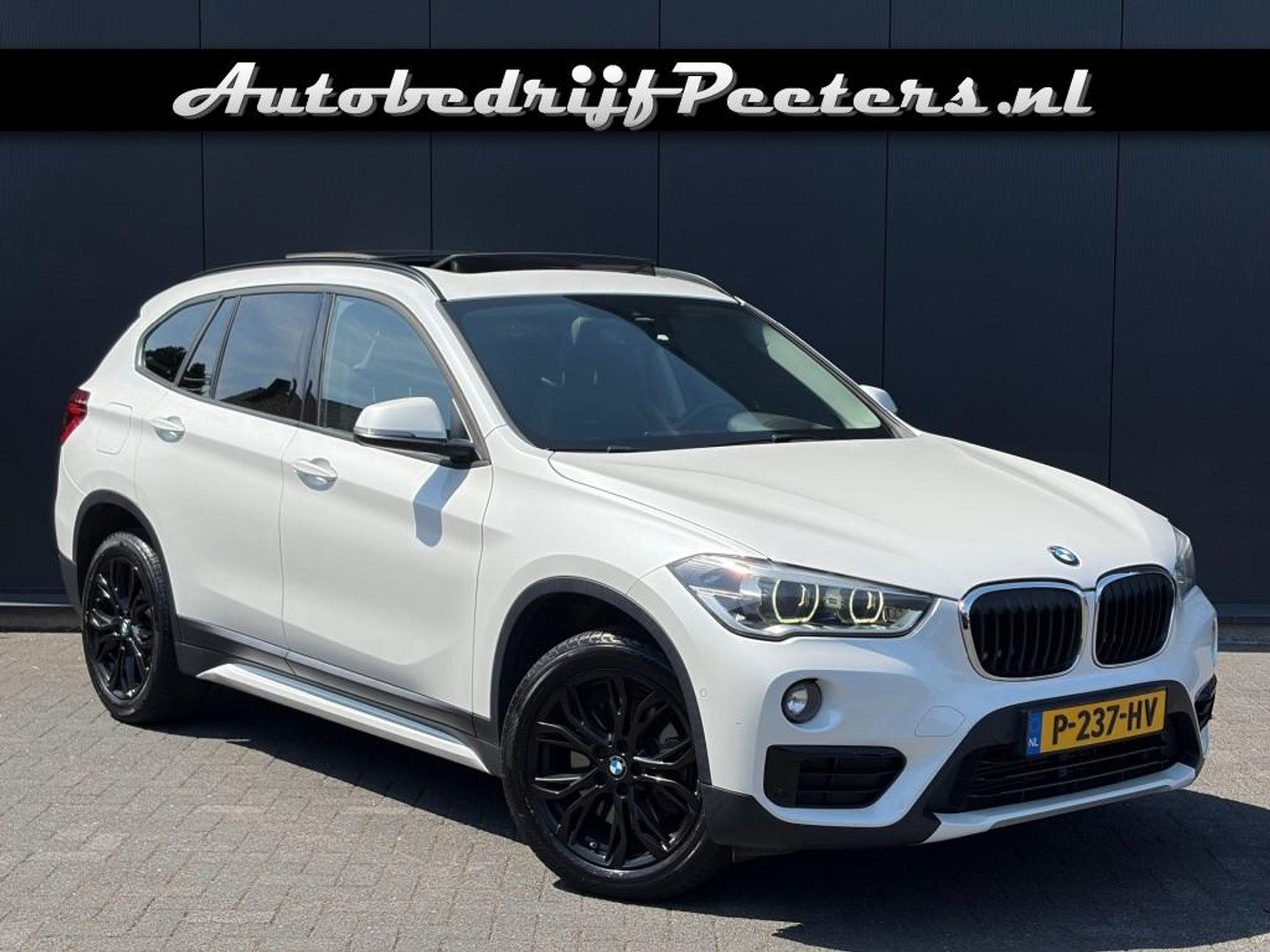 BMW X1 Sdrive20i sDrive20i Sport Line Pano LED HUD Navi+ Cruise 2018 - voorkant