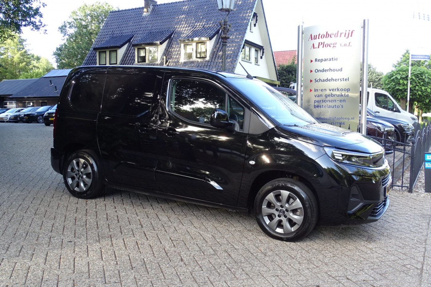 Opel Combo 1.5 BlueHDi 130 Digitaal klok Navi app carplay 1e eig 2024 - voorkant