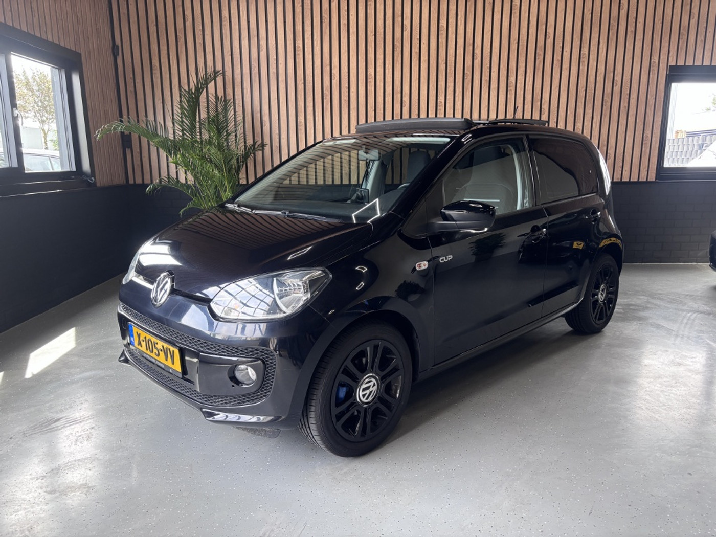Volkswagen Up 1.0 high up OPENDAK! CUP UITVOERING! STOELVERWARMING 2014 - voorkant