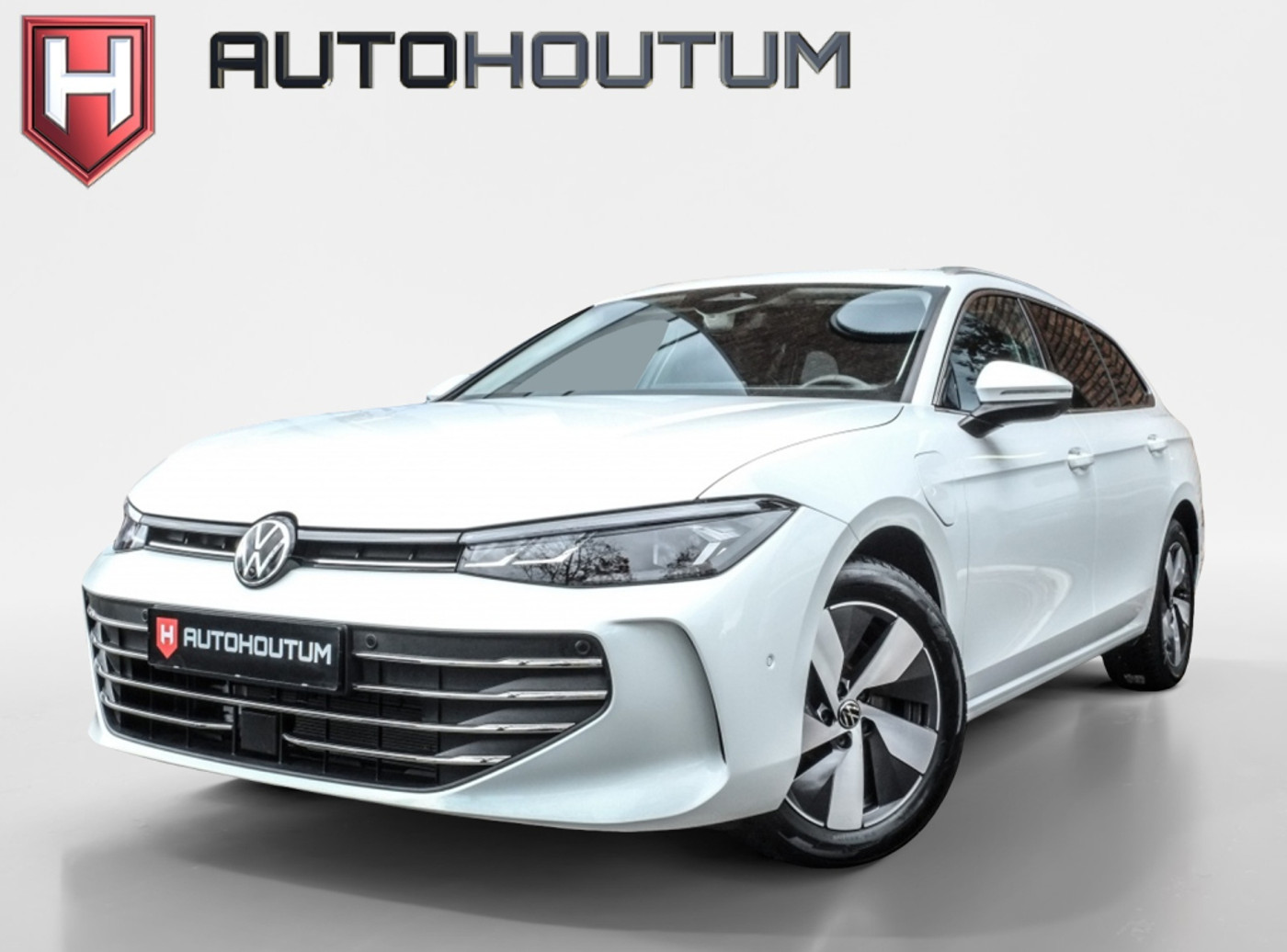 Volkswagen Passat 1.5 TSI eHybrid 150 kW Business | Trekhaak | Head-up 2025 - voorkant