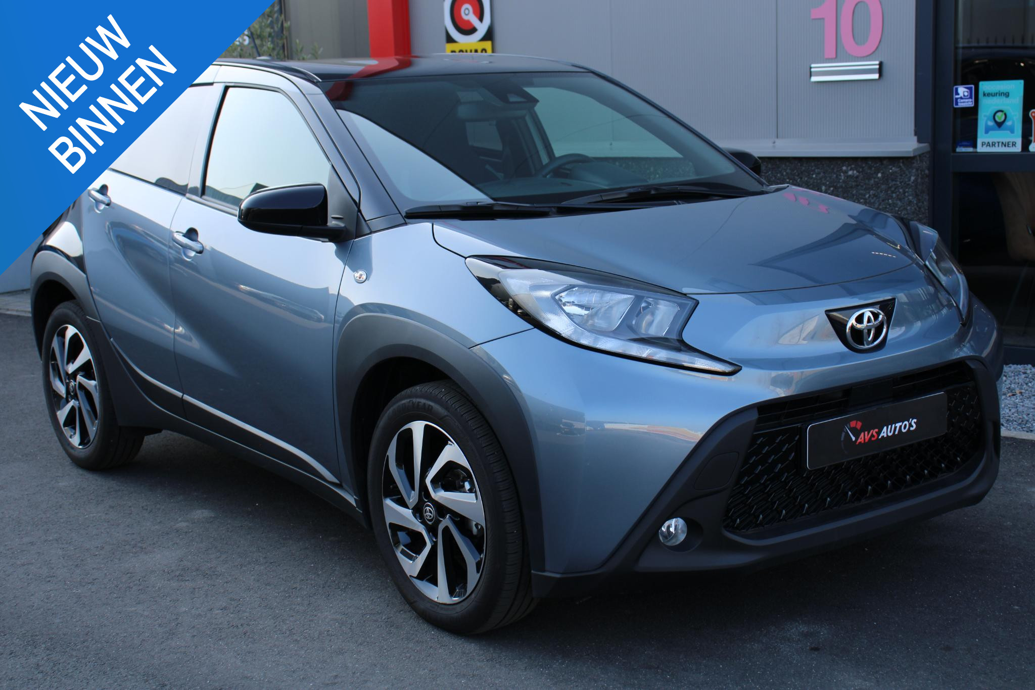 Toyota Toyota Aygo X 1.0 VVT-i MT Business TWO-TONE 2025 - voorkant