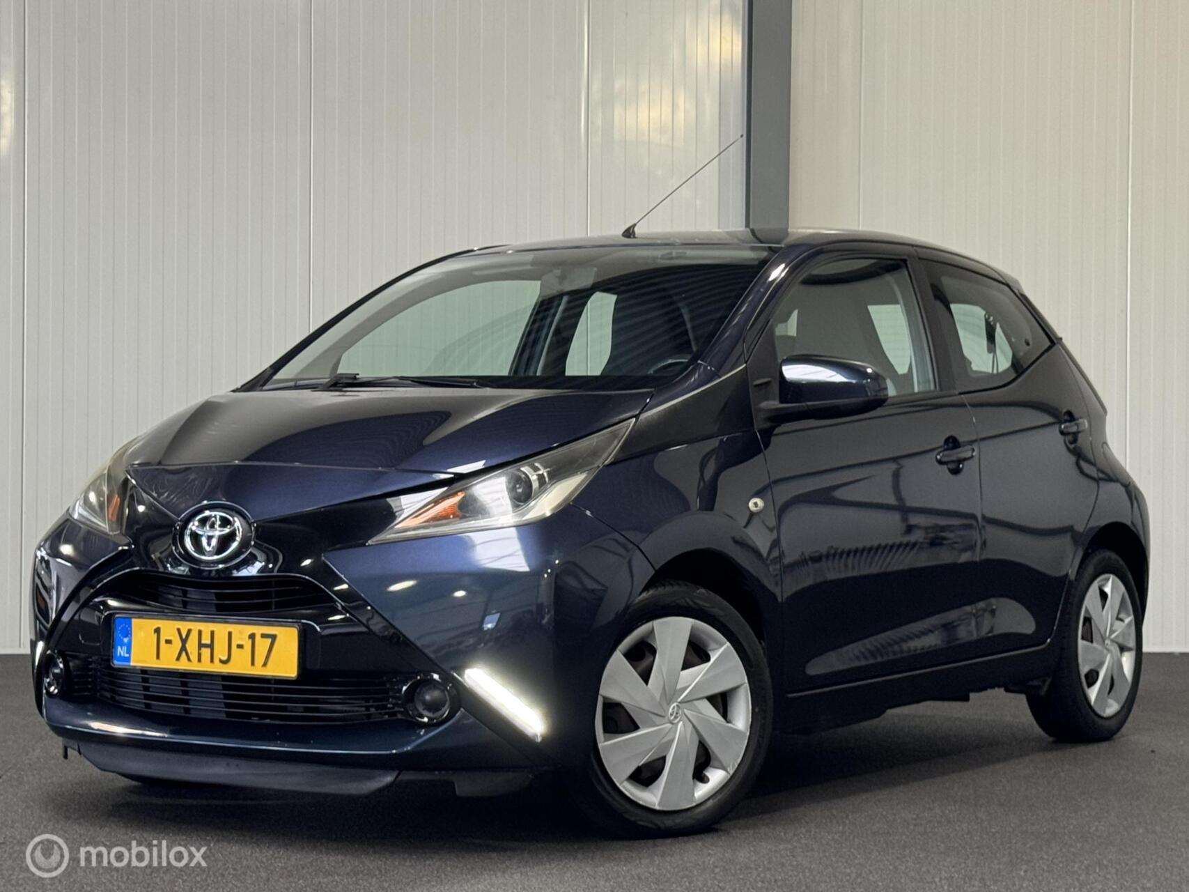 Toyota Toyota Aygo 1.0 VVT-i x-play 5-drs [ NAP 1e eig. airco multimedia ] 2014 - voorkant