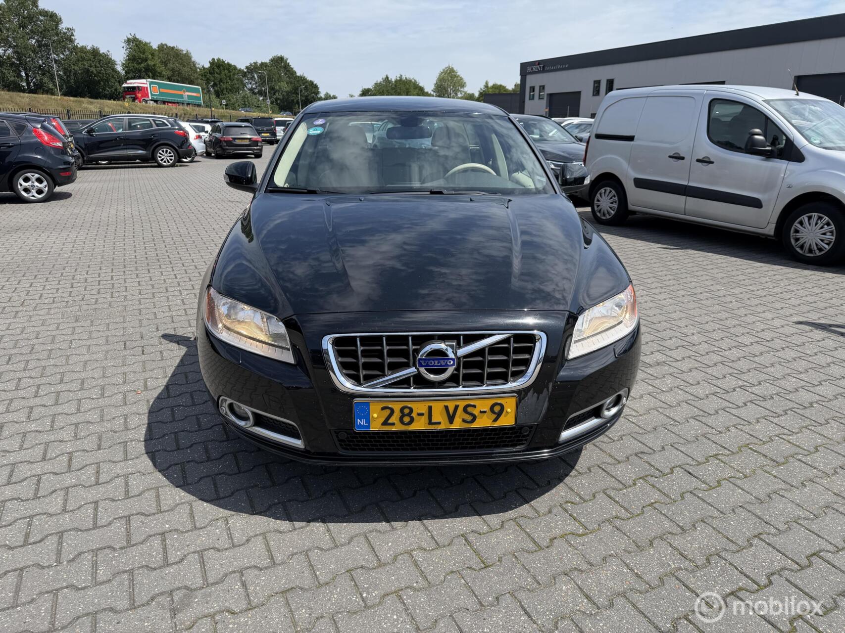 Volvo V70 2.0T Kinetic 6 bak navi clima 2010 - voorkant