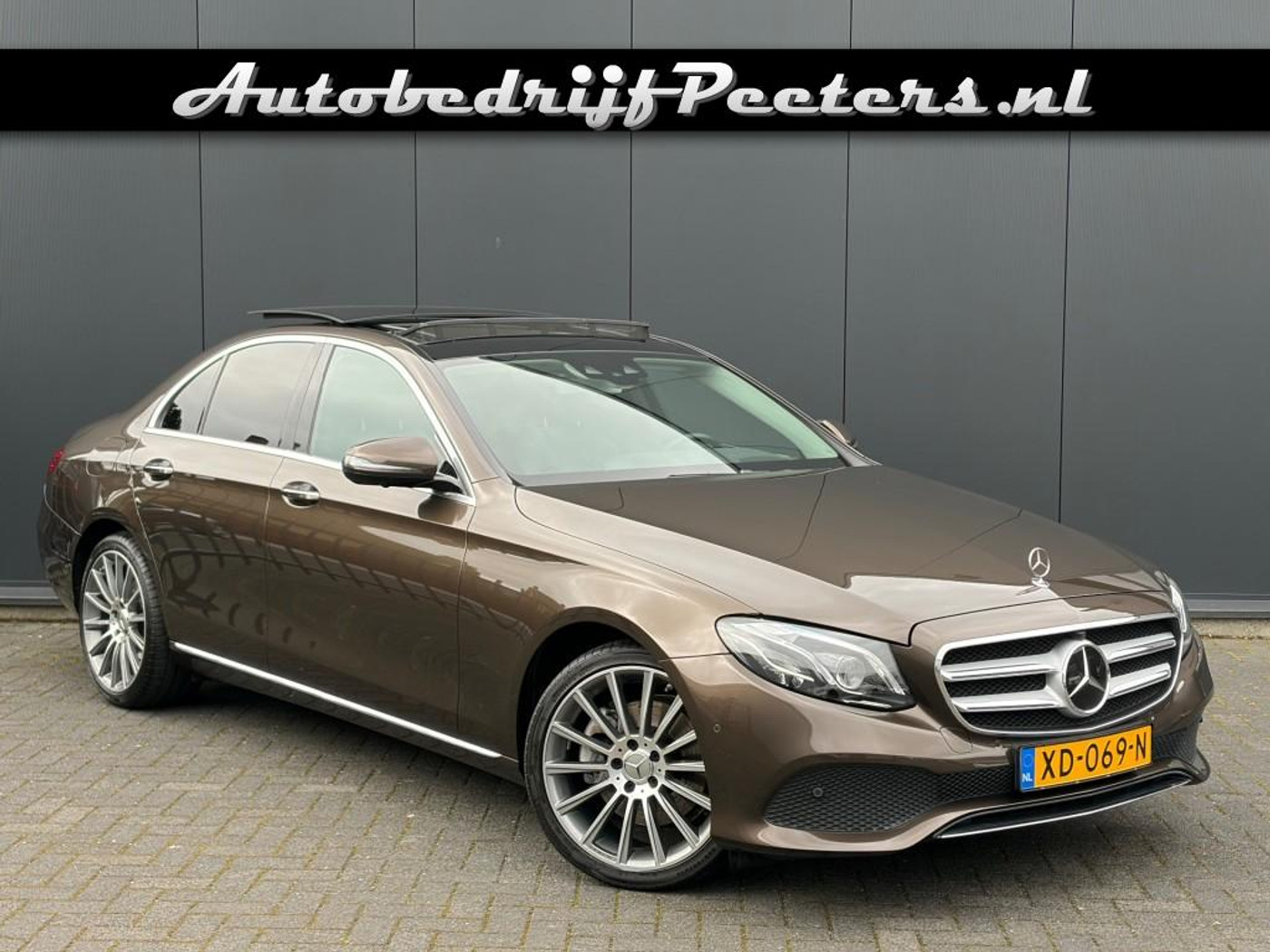 Mercedes-Benz E 200 4Matic E 200 4M Pano Leder Multibeam Carplay Camera Distronic Sfeerlicht Trekhaak 2017 - voorkant