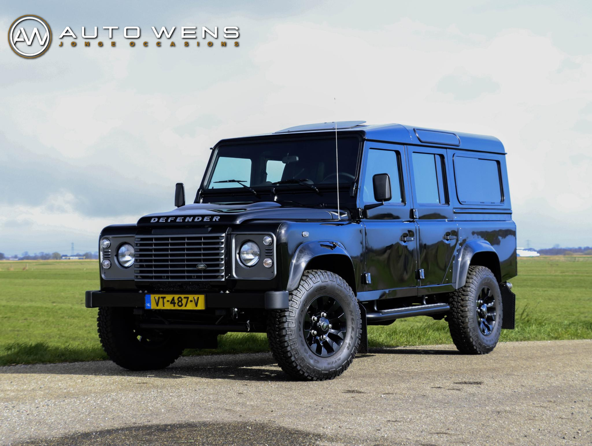 Land Rover Defender 2.2 D SW 110" XTech 2017 - voorkant