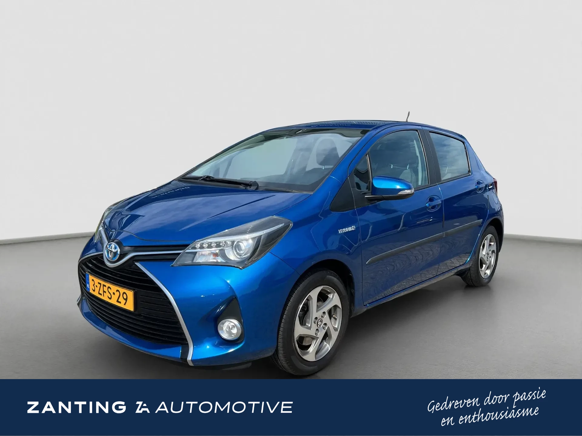 Toyota Toyota Yaris Hybrid 1.5 Hybrid Aspiration | 100% Dealer Onderhouden | Trekhaak | Camera | Orig. NL | Lichtmetalen velgen 2015 - voorkant