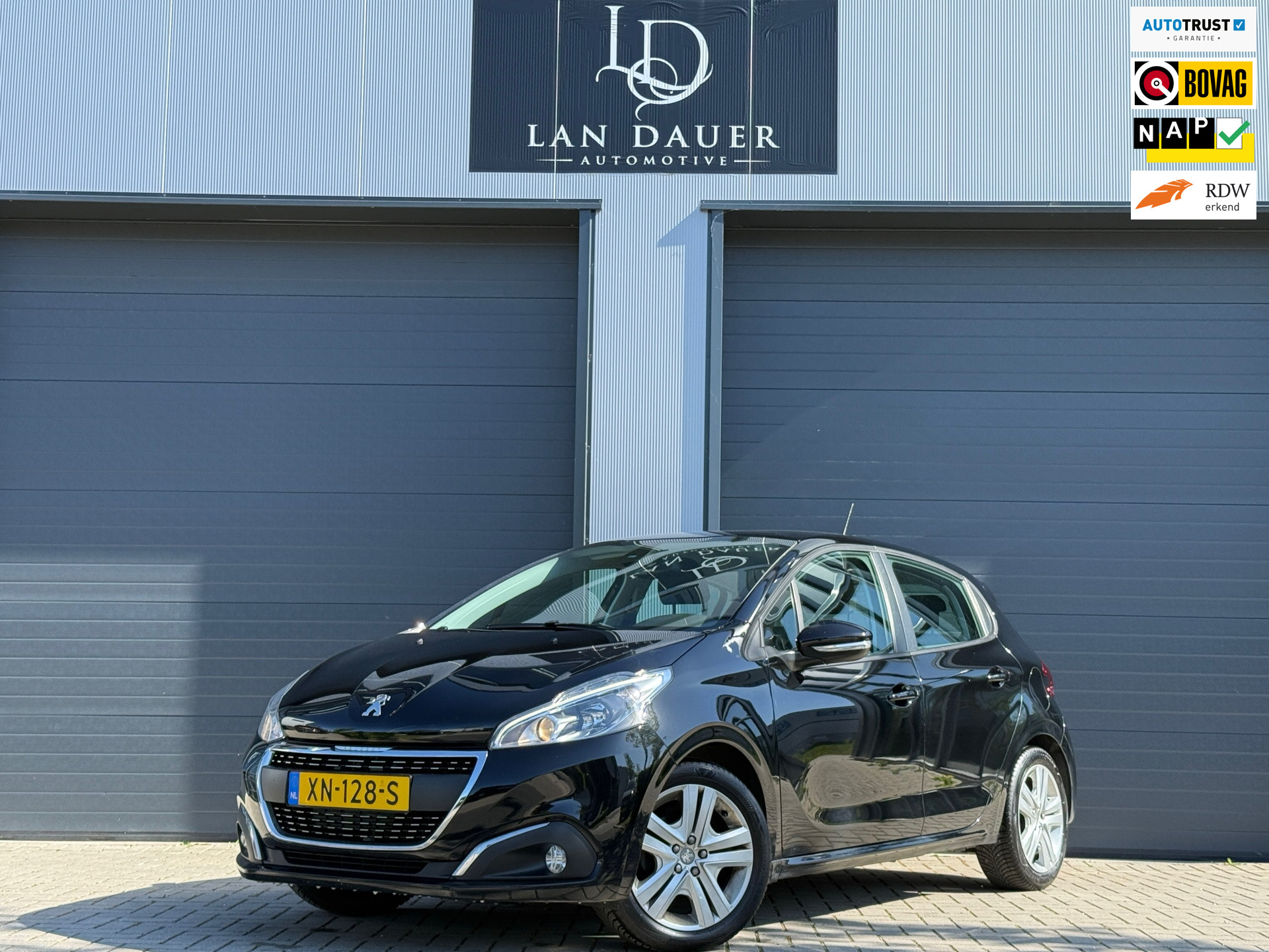 Peugeot 208 1.2 PureTech Signature / LAGE KM / NAP / CARPLAY 2019 - voorkant