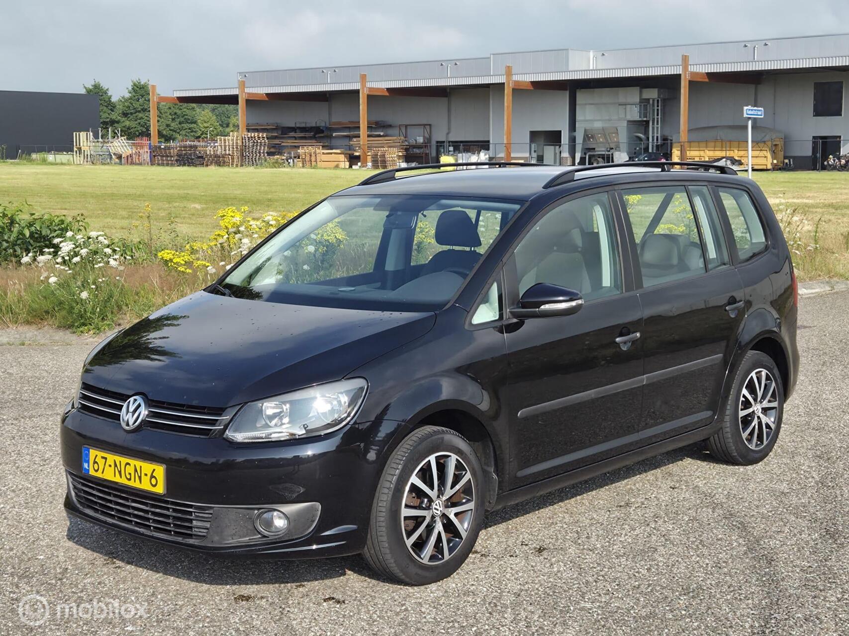 Volkswagen Touran 1.2 TSI Nieuwe ketting / Nieuwe apk 2010 - voorkant