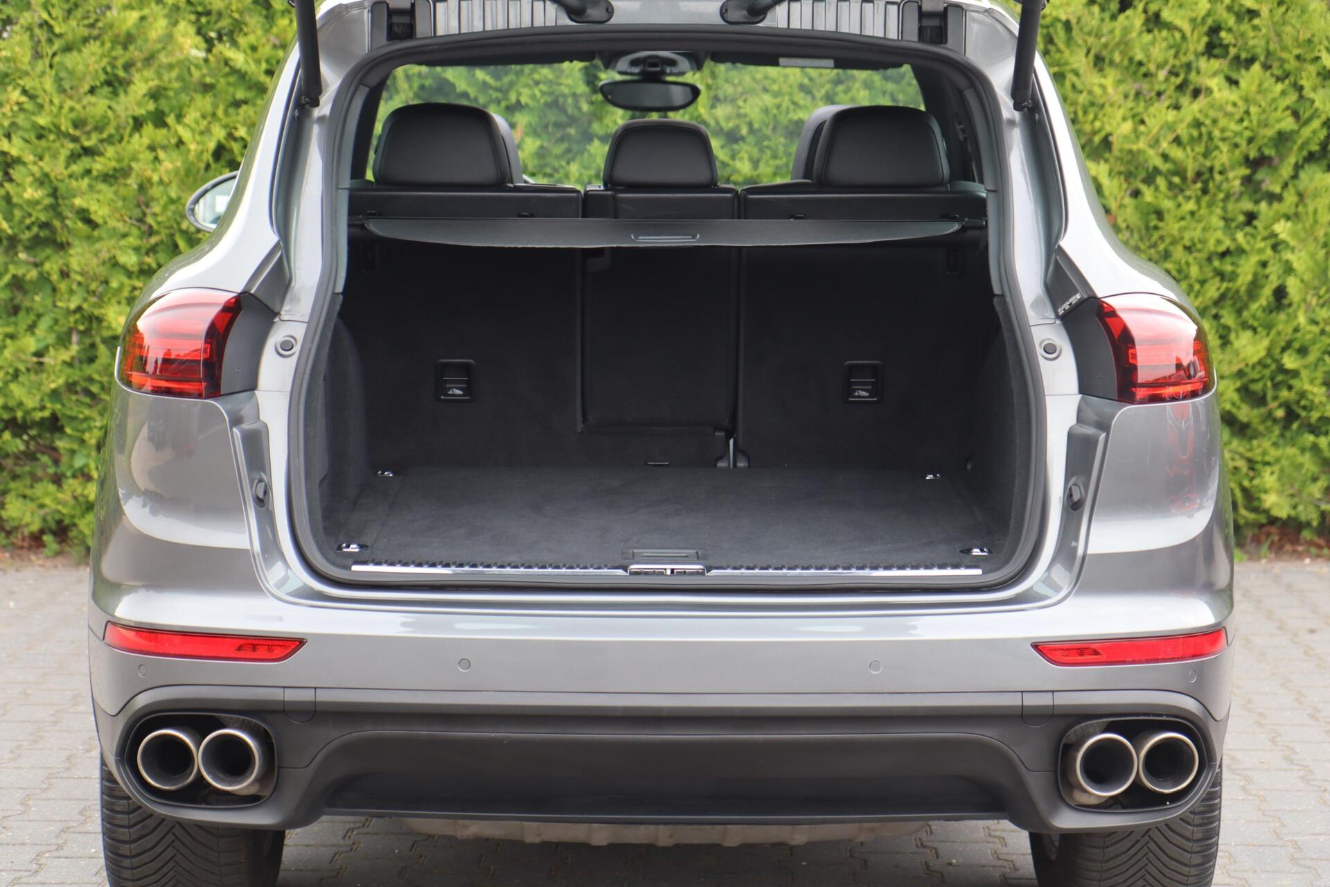 Foto van Porsche Cayenne S E-hybrid