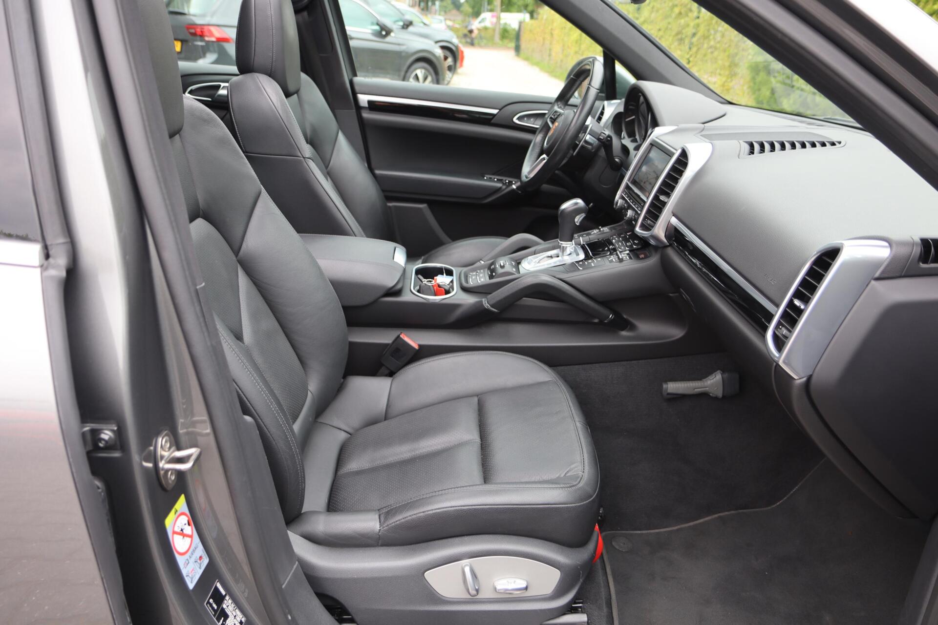 Foto van Porsche Cayenne S E-hybrid