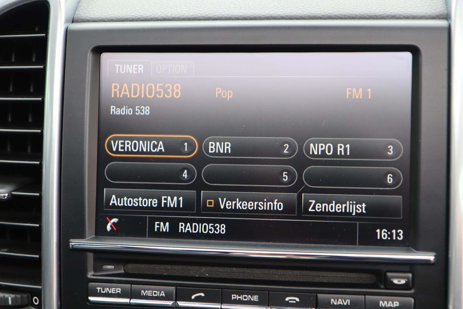 Foto van Porsche Cayenne S E-hybrid