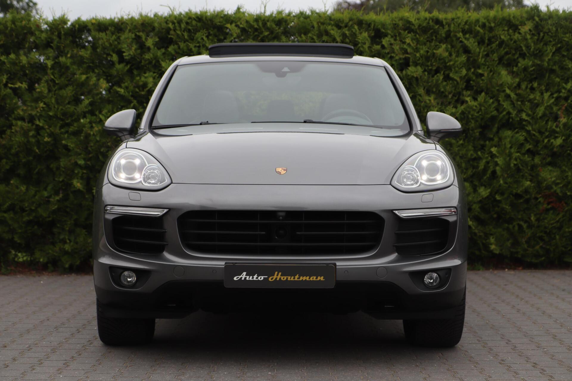 Foto van Porsche Cayenne S E-hybrid