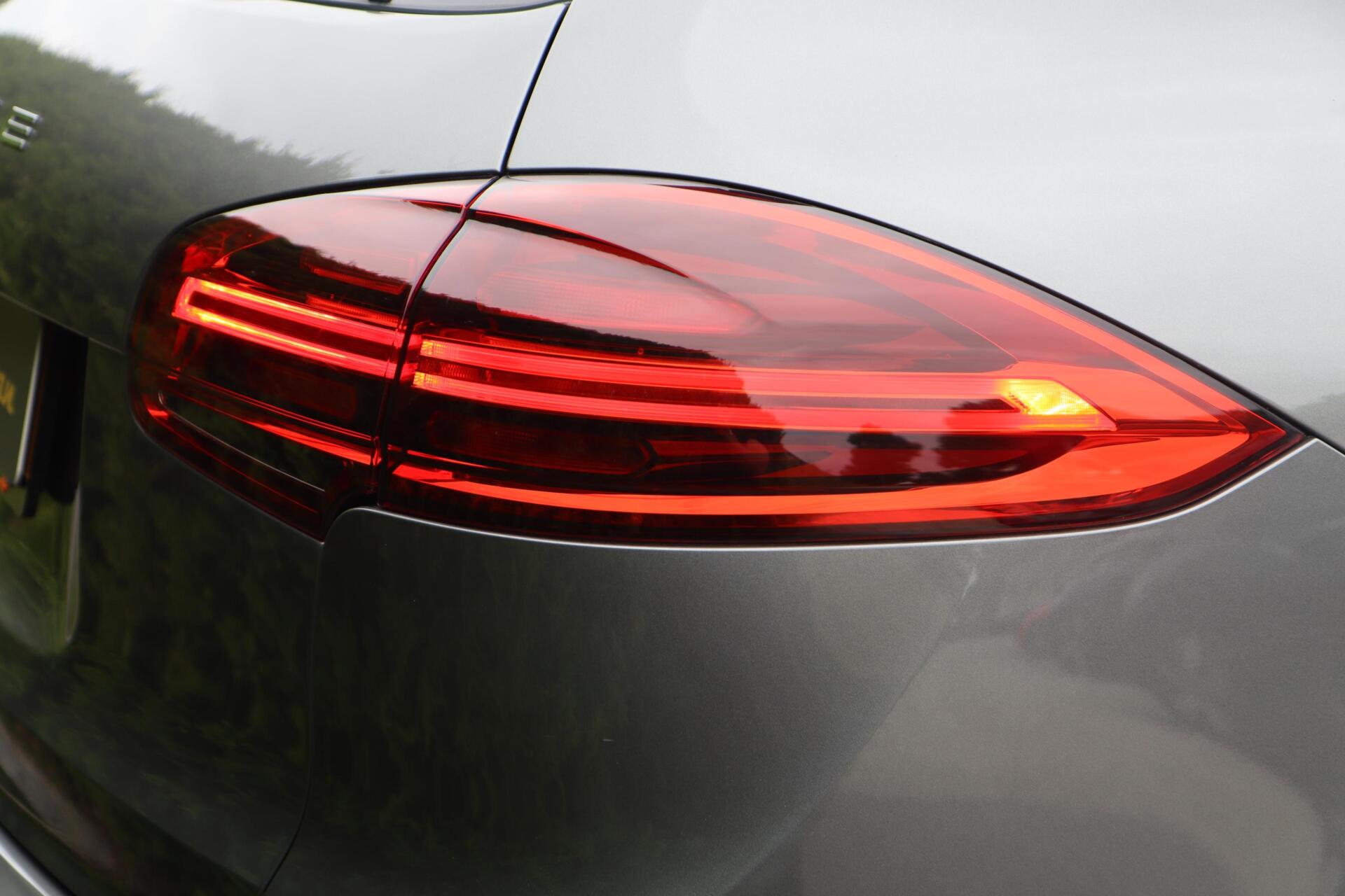 Foto van Porsche Cayenne S E-hybrid