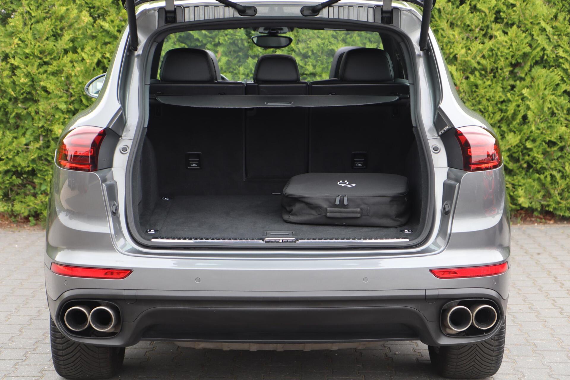 Foto van Porsche Cayenne S E-hybrid