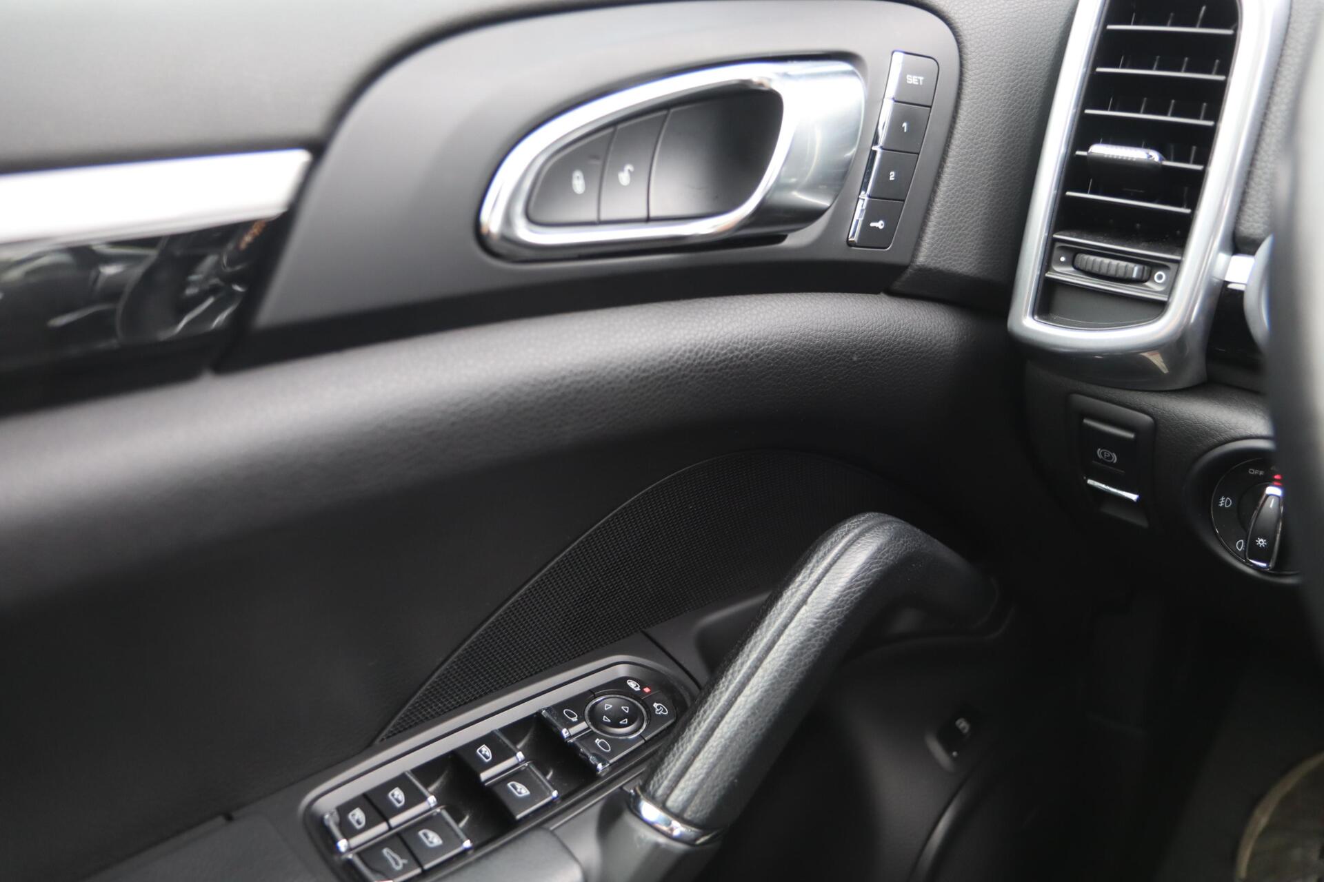 Foto van Porsche Cayenne S E-hybrid