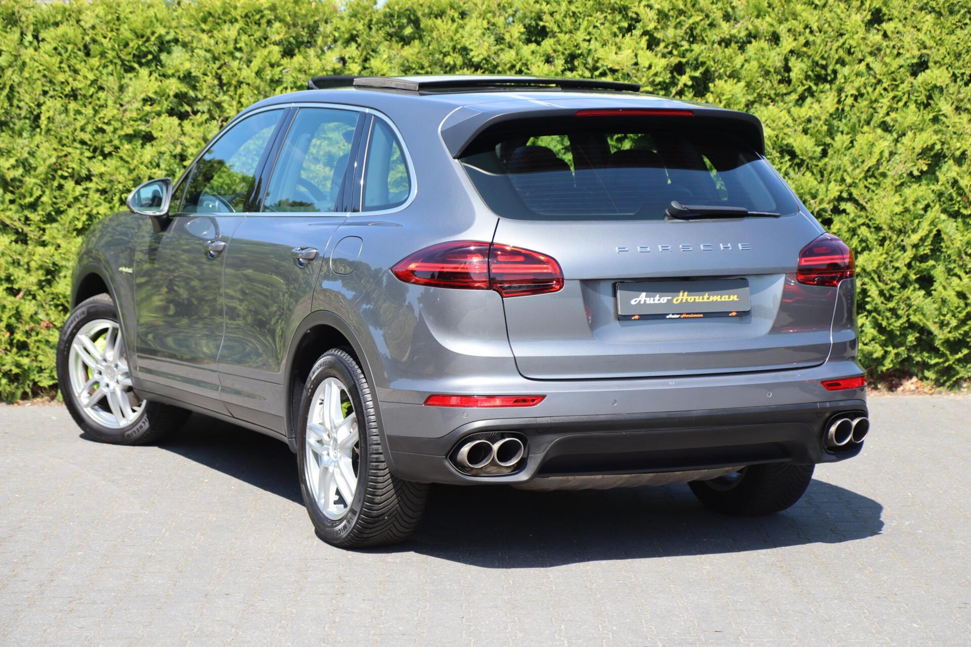 Foto van Porsche Cayenne S E-hybrid