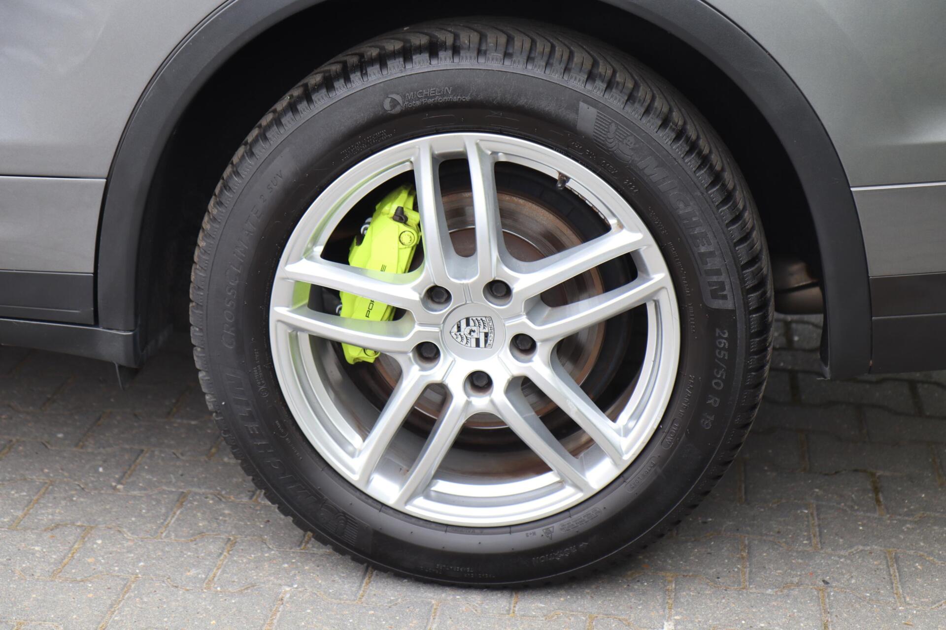 Foto van Porsche Cayenne S E-hybrid