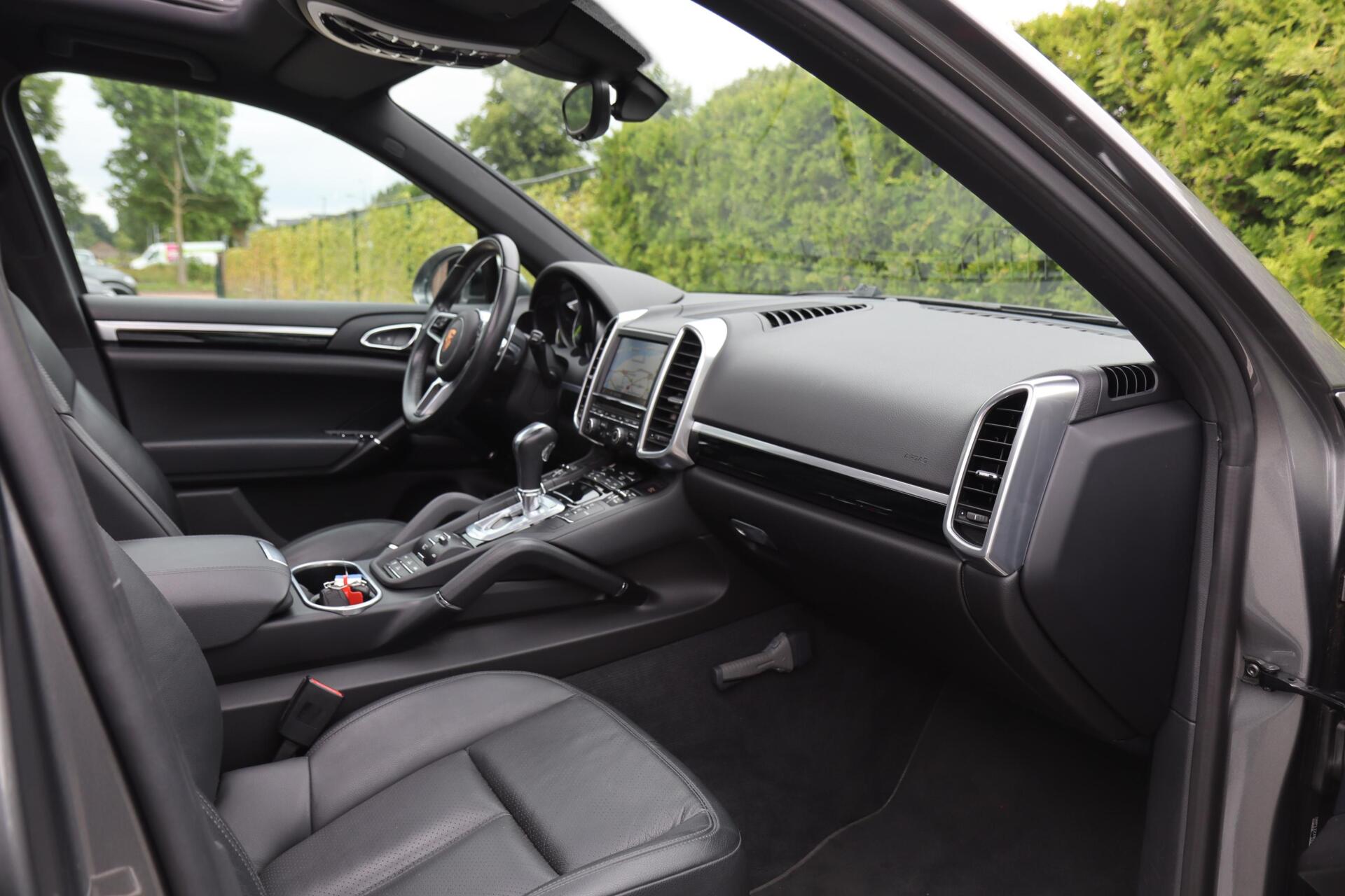 Foto van Porsche Cayenne S E-hybrid