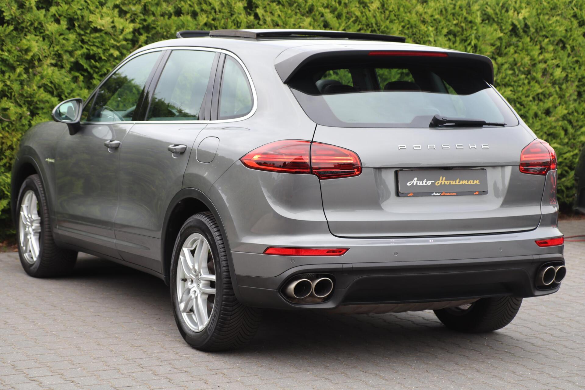 Foto van Porsche Cayenne S E-hybrid