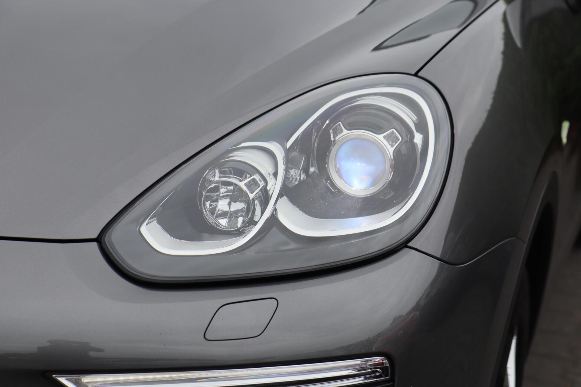 Foto van Porsche Cayenne S E-hybrid