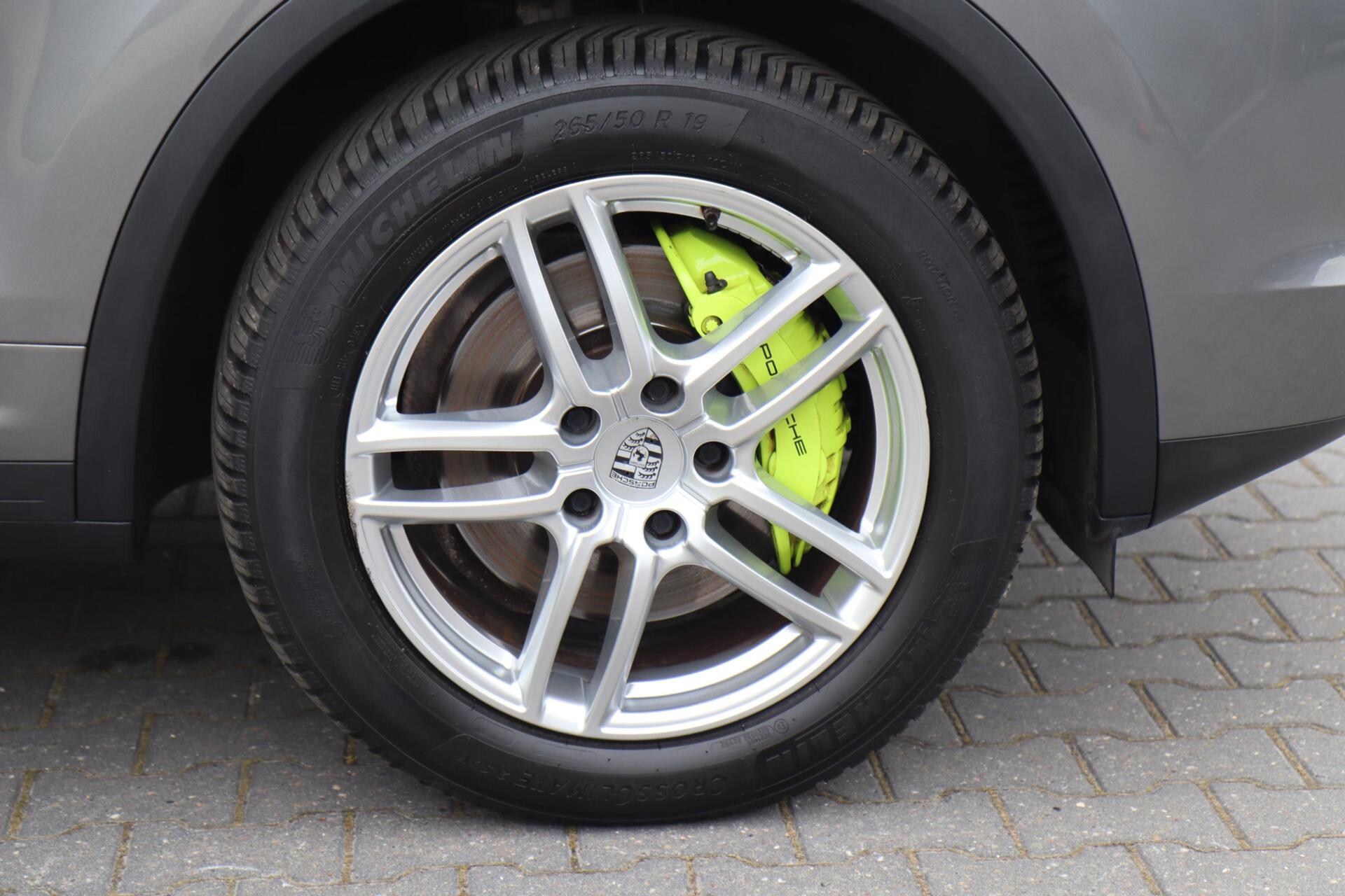 Foto van Porsche Cayenne S E-hybrid