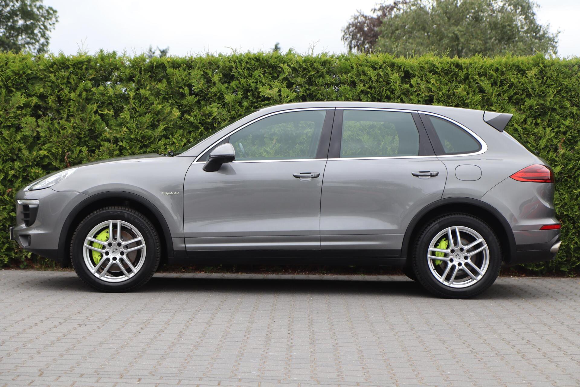 Foto van Porsche Cayenne S E-hybrid
