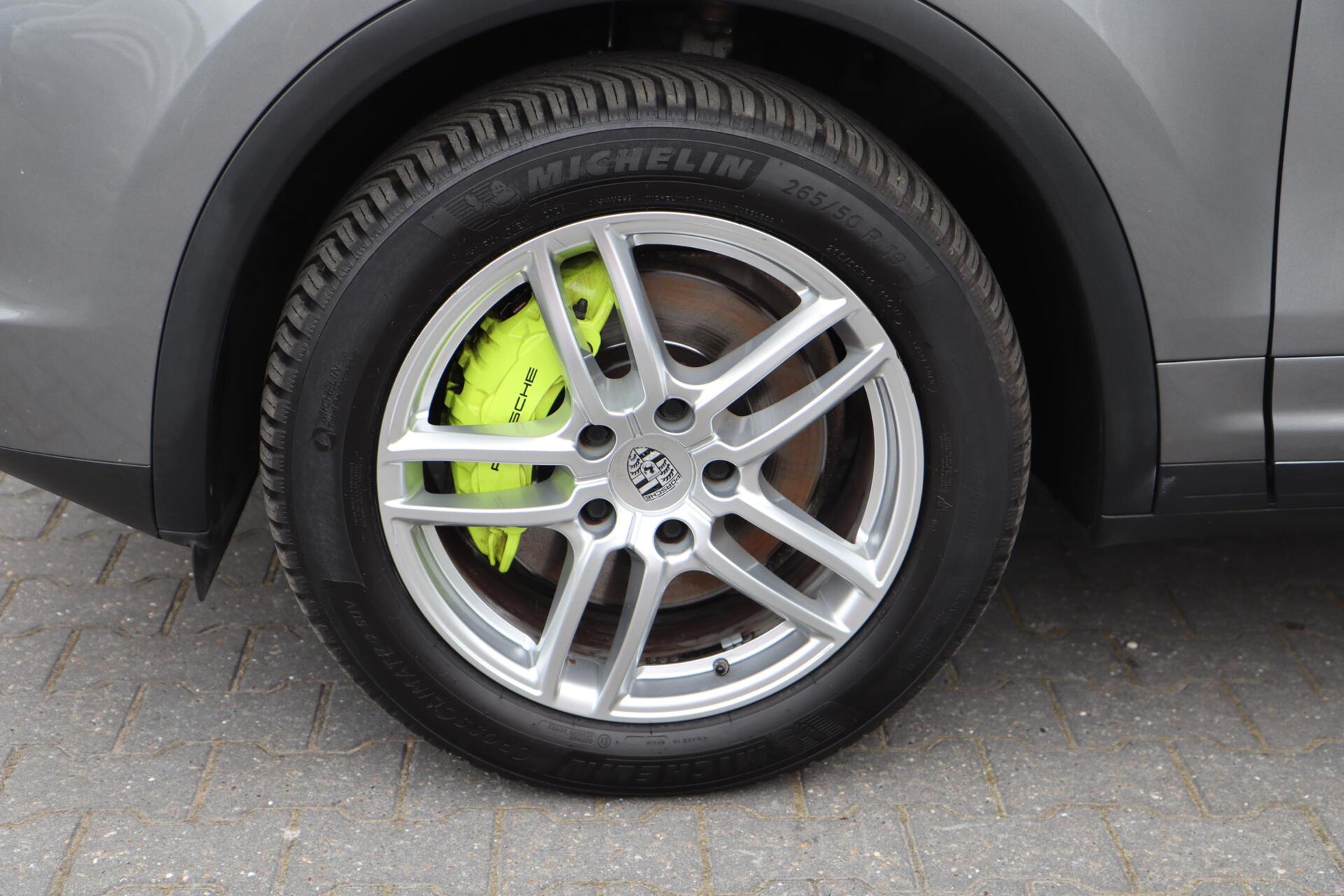 Foto van Porsche Cayenne S E-hybrid