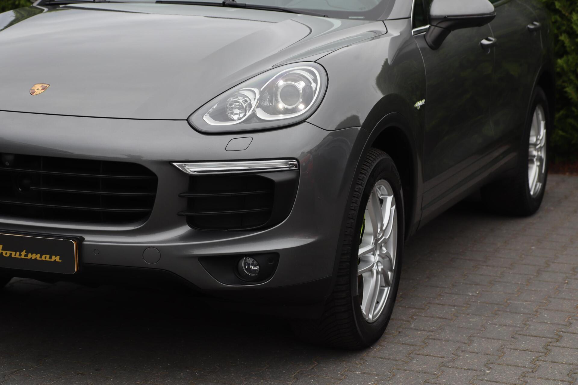 Foto van Porsche Cayenne S E-hybrid