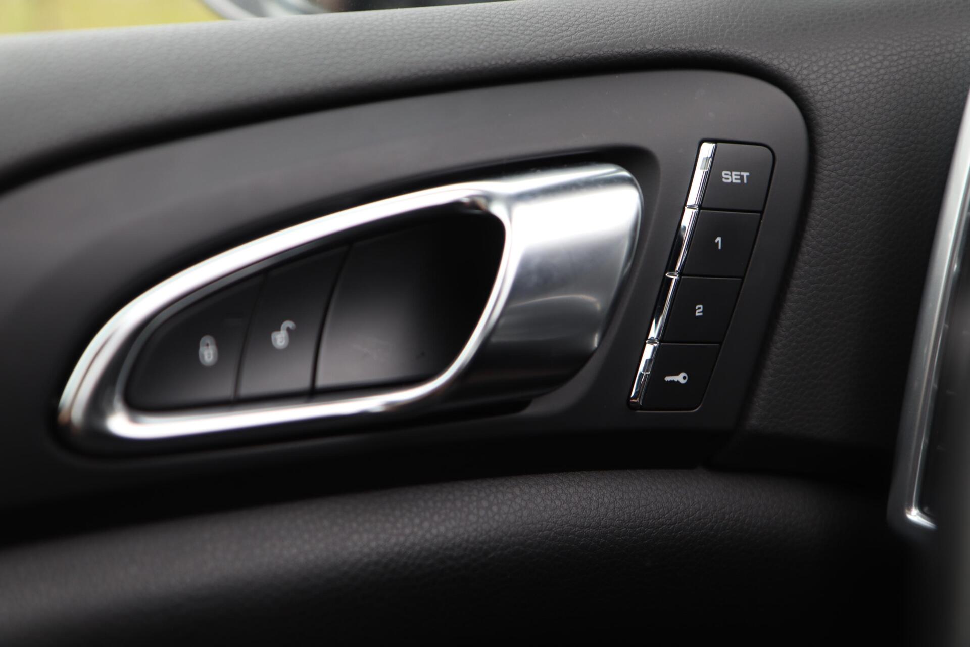 Foto van Porsche Cayenne S E-hybrid