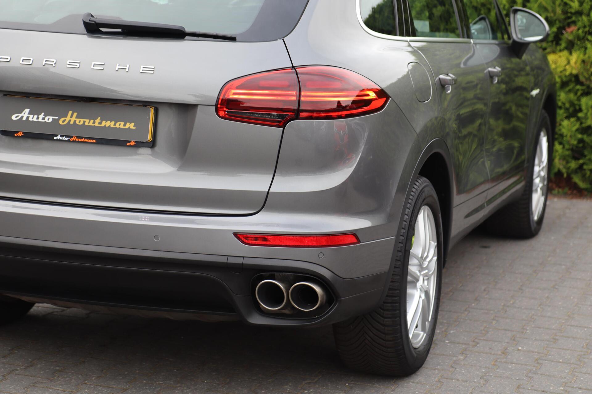 Foto van Porsche Cayenne S E-hybrid
