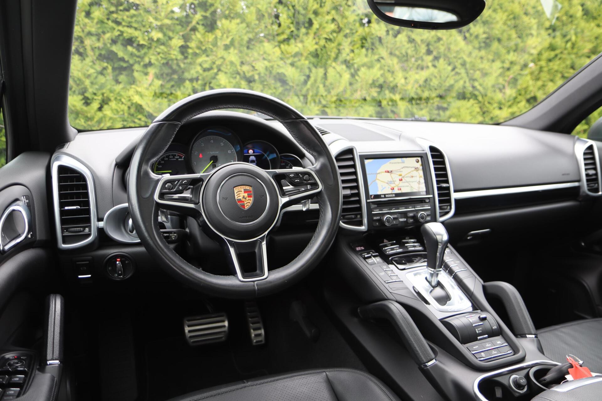 Foto van Porsche Cayenne S E-hybrid