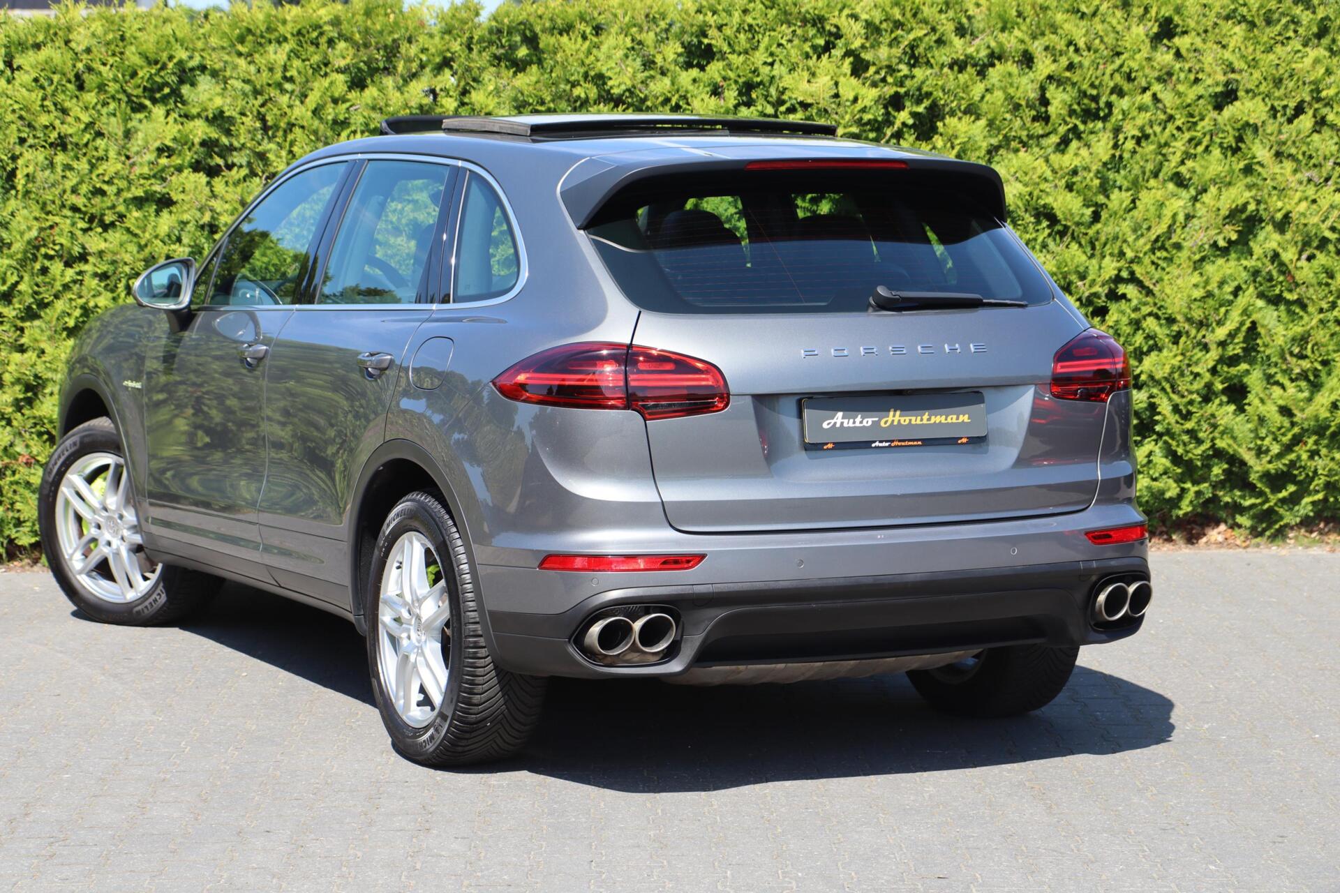 Foto van Porsche Cayenne S E-hybrid
