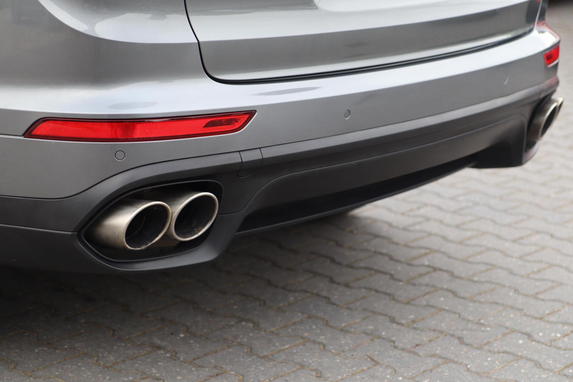 Foto van Porsche Cayenne S E-hybrid
