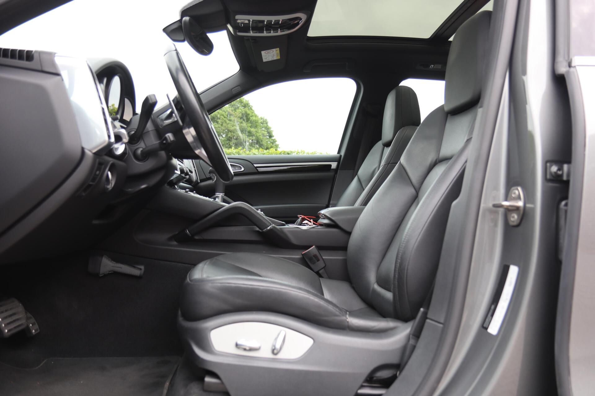 Foto van Porsche Cayenne S E-hybrid