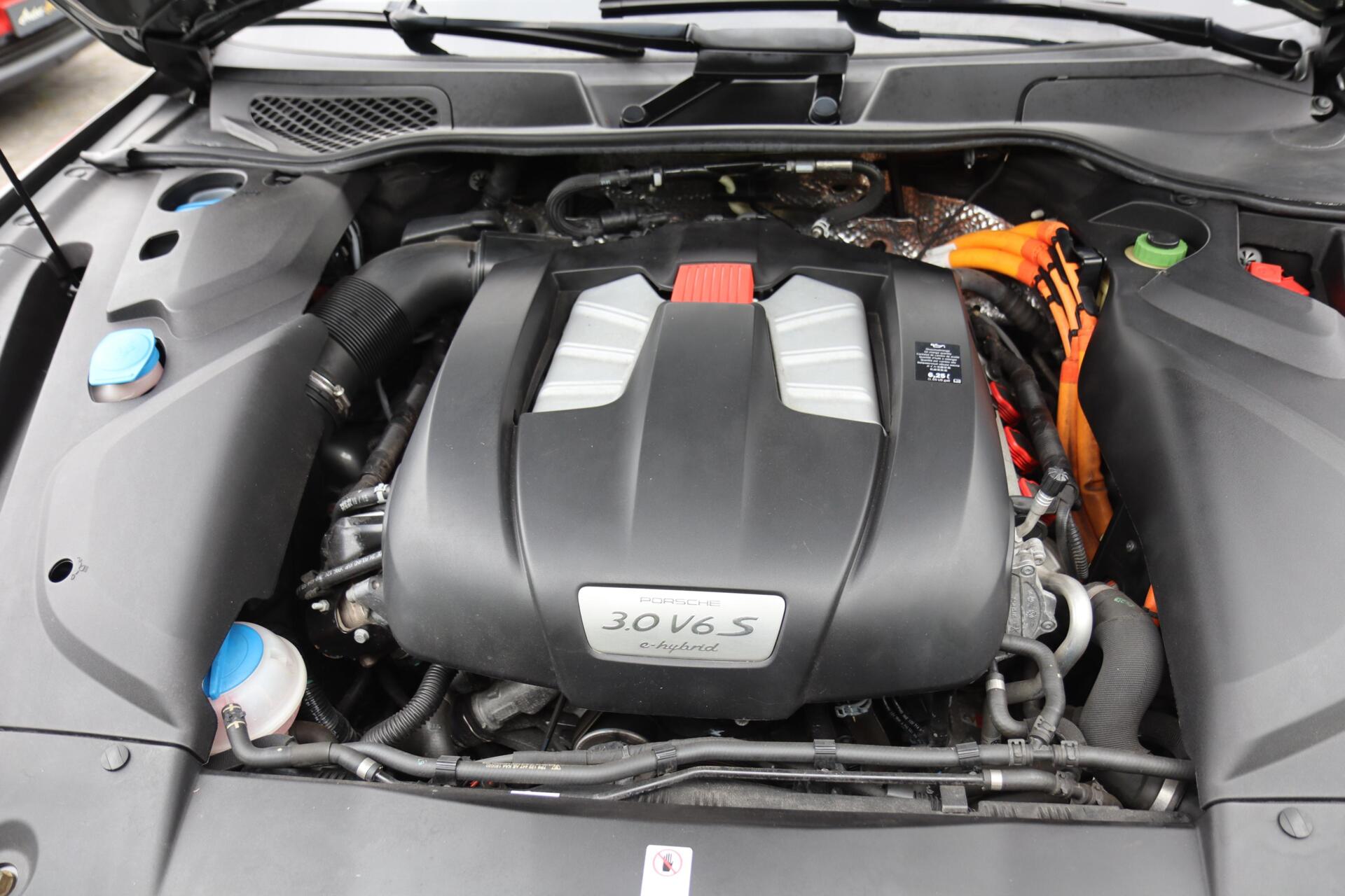 Foto van Porsche Cayenne S E-hybrid