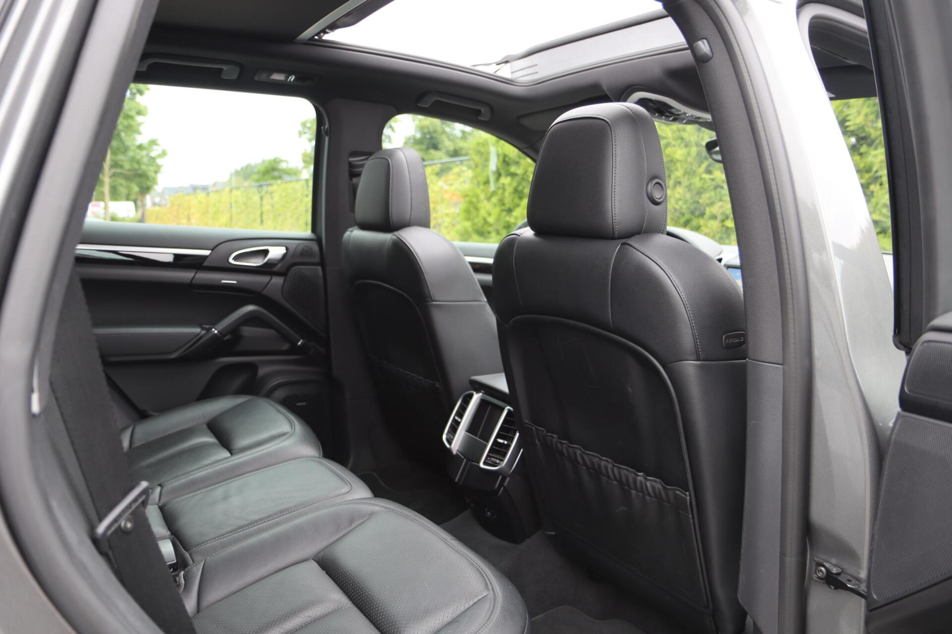 Foto van Porsche Cayenne S E-hybrid