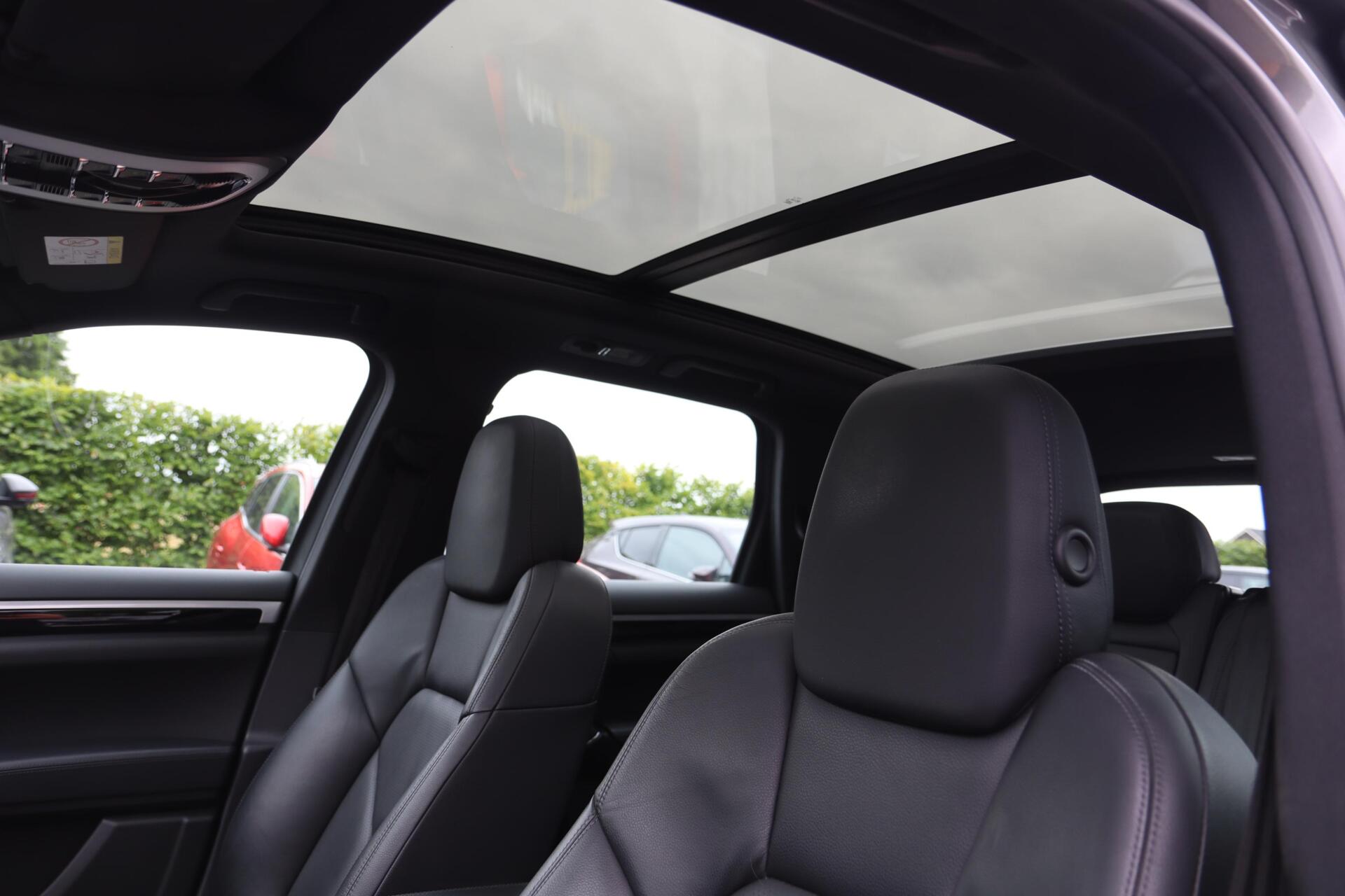 Foto van Porsche Cayenne S E-hybrid