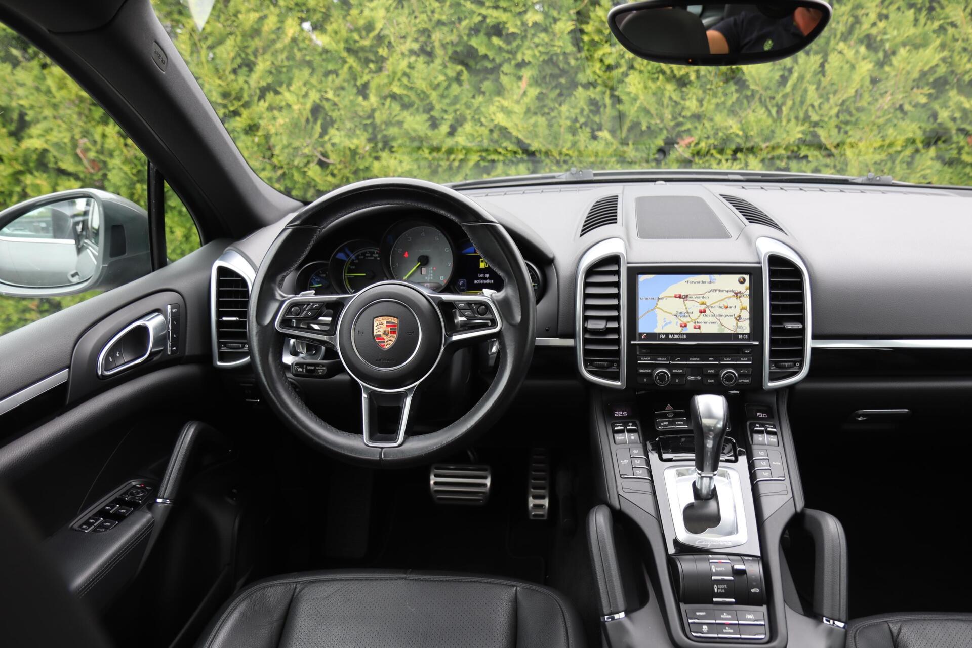 Foto van Porsche Cayenne S E-hybrid