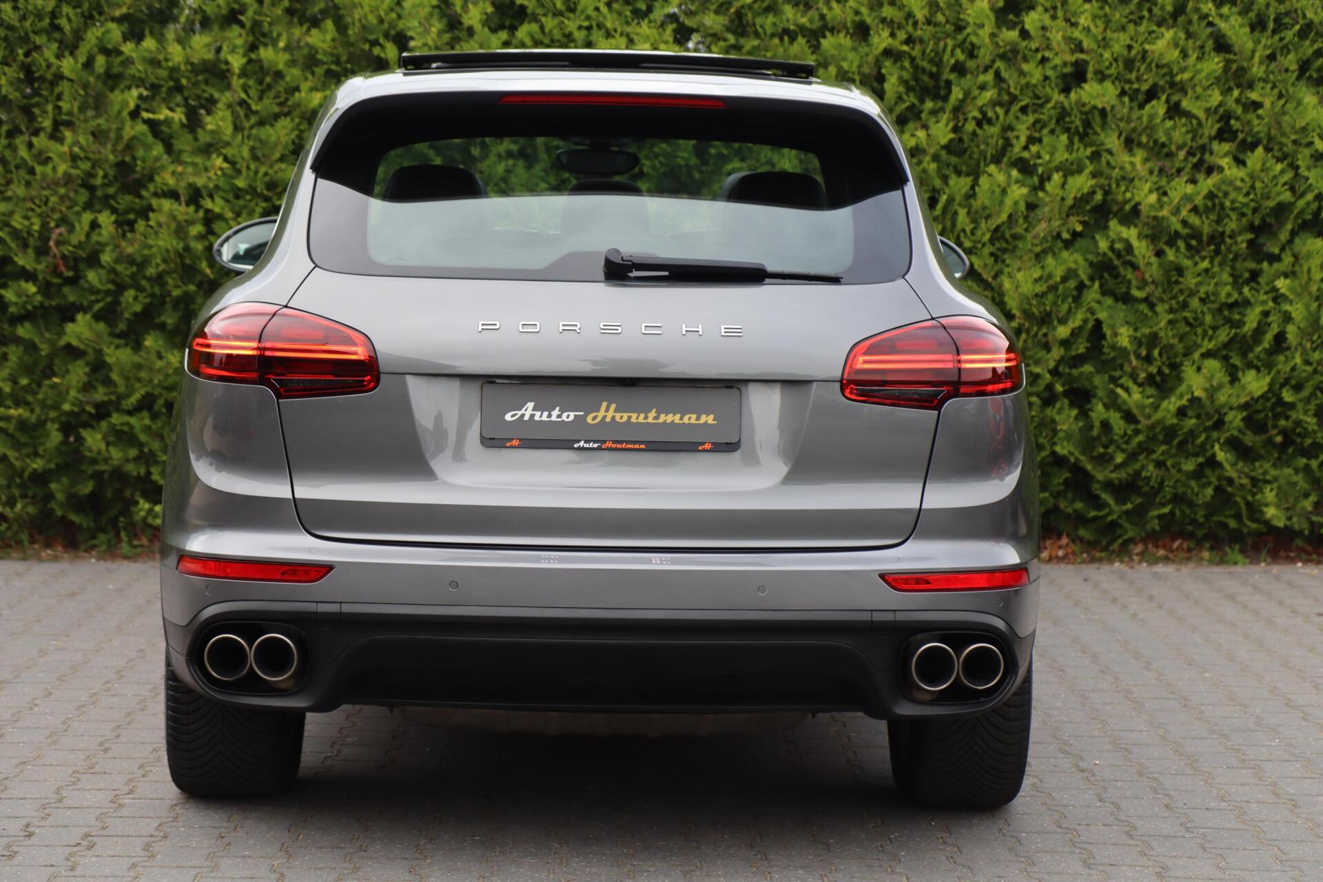 Foto van Porsche Cayenne S E-hybrid