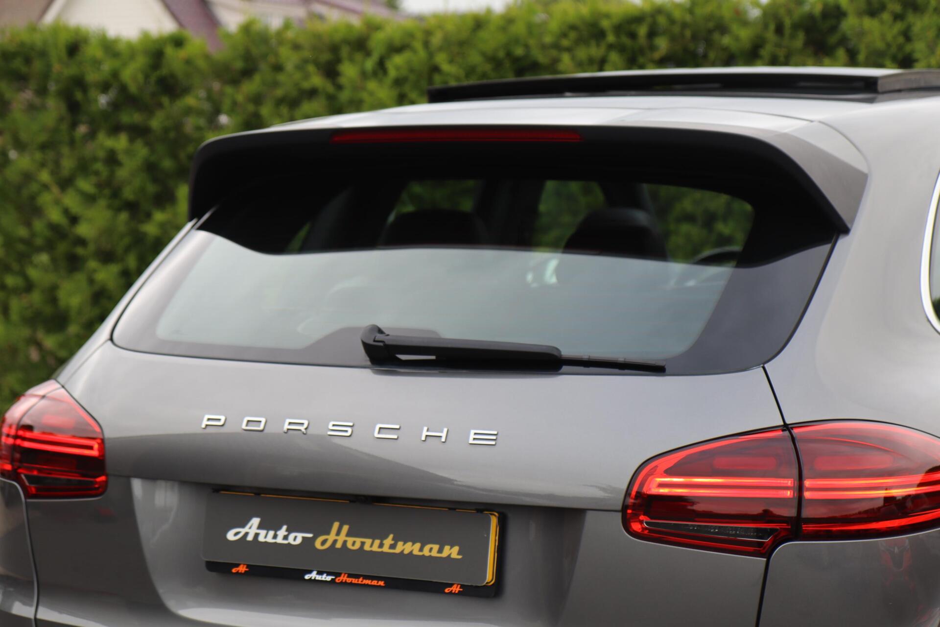 Foto van Porsche Cayenne S E-hybrid