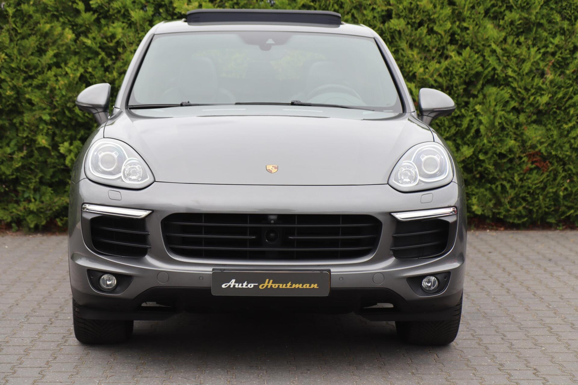 Foto van Porsche Cayenne S E-hybrid