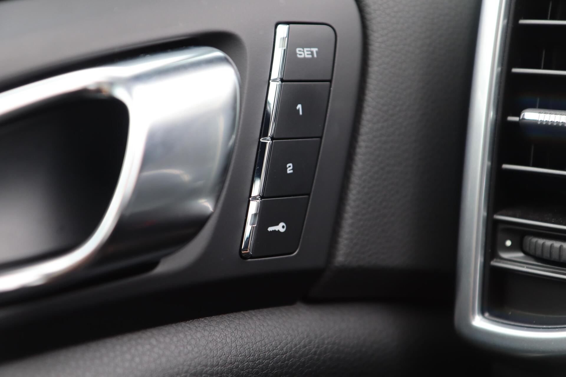 Foto van Porsche Cayenne S E-hybrid