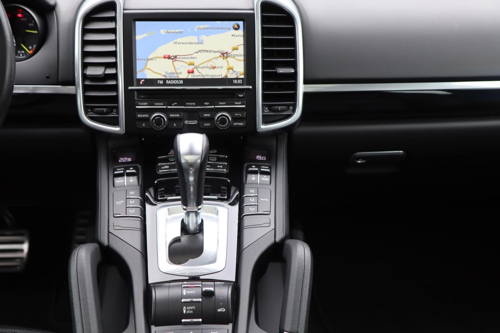 Foto van Porsche Cayenne S E-hybrid