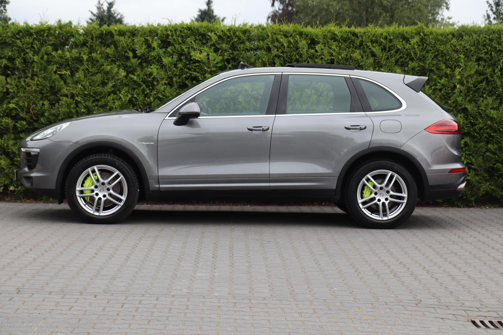 Foto van Porsche Cayenne S E-hybrid