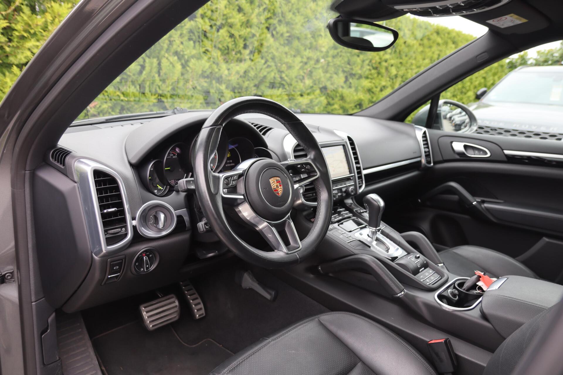 Foto van Porsche Cayenne S E-hybrid