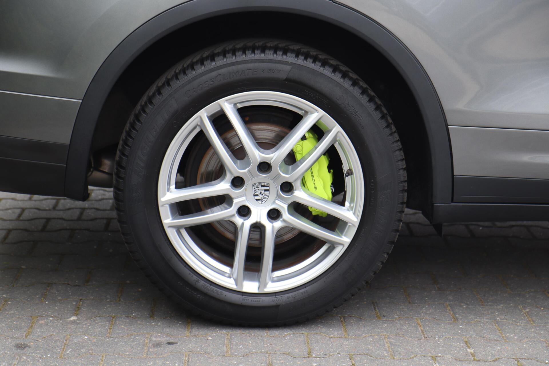 Foto van Porsche Cayenne S E-hybrid
